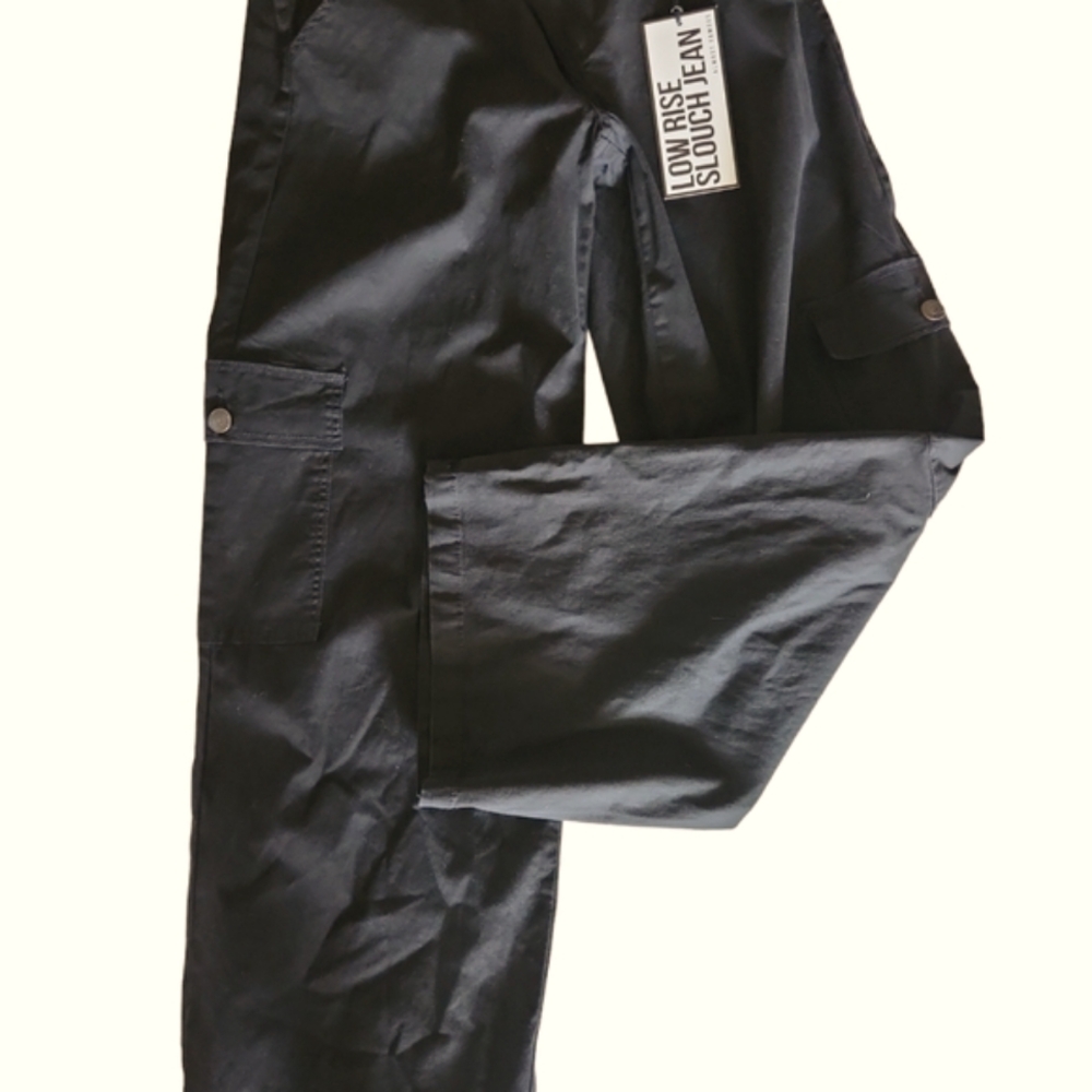 NWT, Almost Famous jeans, Women's black, low rise slouch jean. Side pocket, sz L